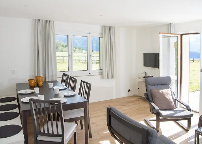 Vakantiehuis Quiet House With Garden&mountain View