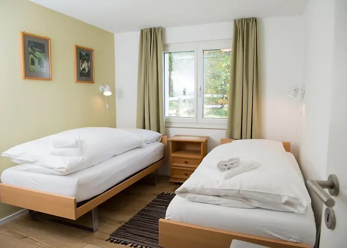 Vakantiehuis Quiet House With Garden&mountain View